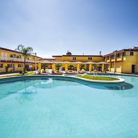 Capital O Colón, Ciudad Guzmán Jalisco Hotel Exterior foto