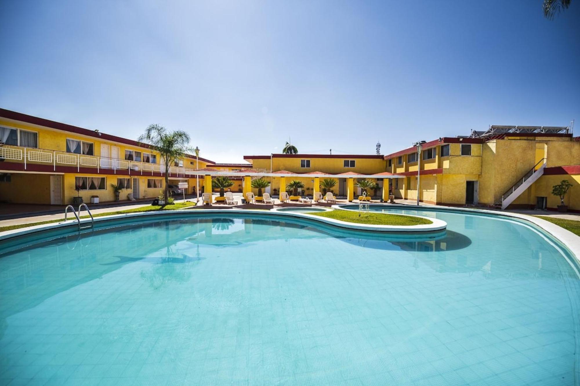 Capital O Colón, Ciudad Guzmán Jalisco Hotel Exterior foto